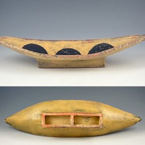 Tray with 3 black dots