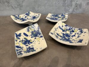 4 small dishes
